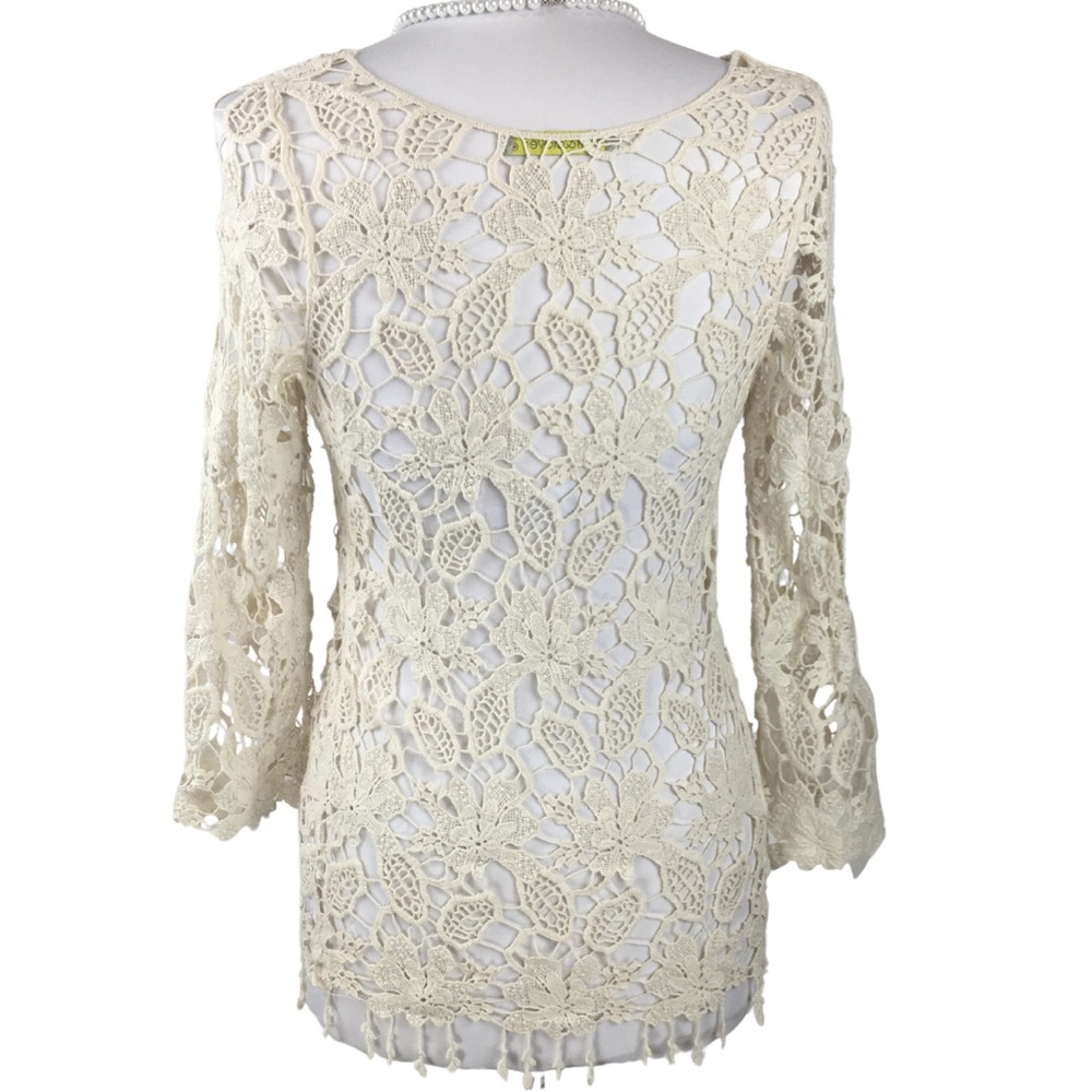 Anthro Finn & Clover Crochet 3/4 Sleeve Cotton Scallops Tassels Top size Medium - Picture 12 of 16